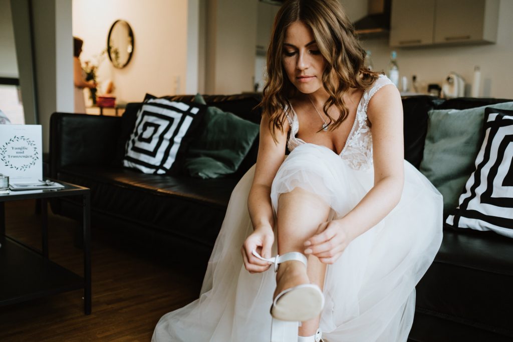Styling der Braut für Hochzeit in der Hafenkäserei in Münster