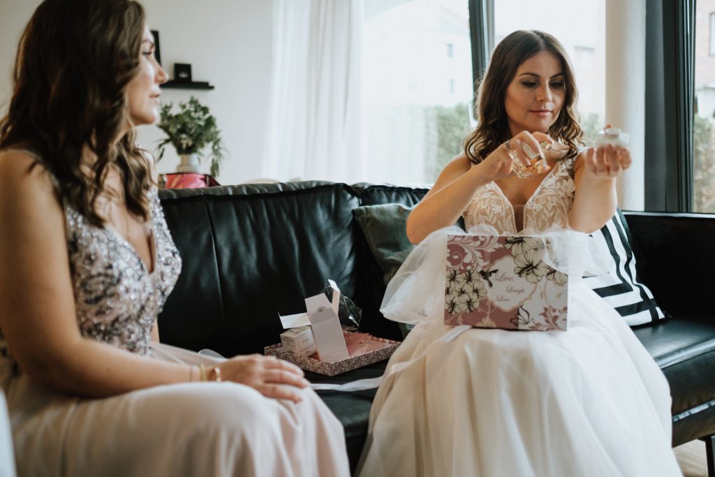 Styling der Braut für Hochzeit in der Hafenkäserei in Münster