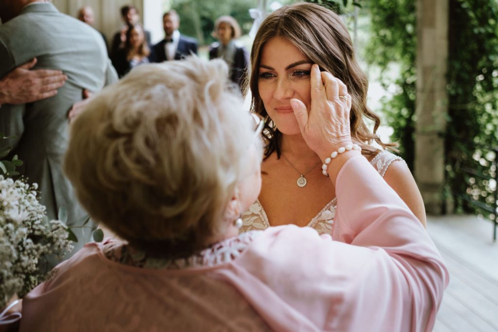 Gratulation nach der freien Trauung i m Schlossgarten