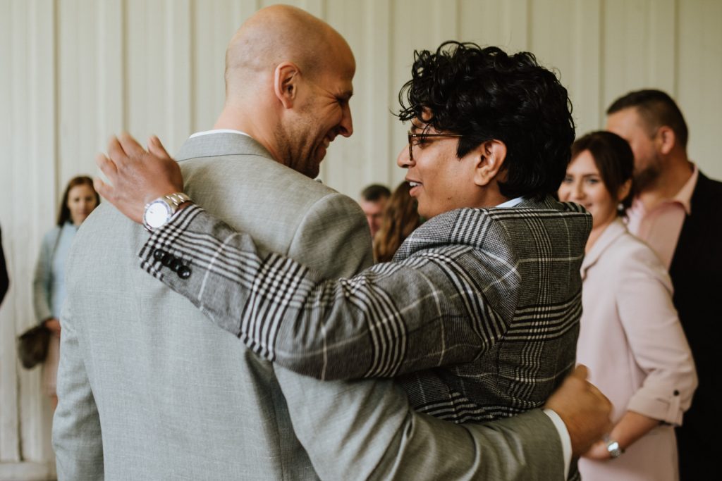 Gratulation nach der freien Trauung im Schlossgarten