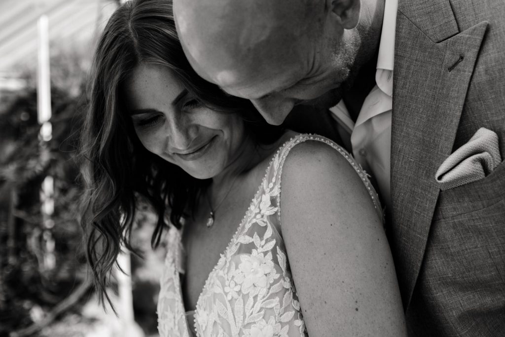 Paarshooting im Schlossgarten Kuss