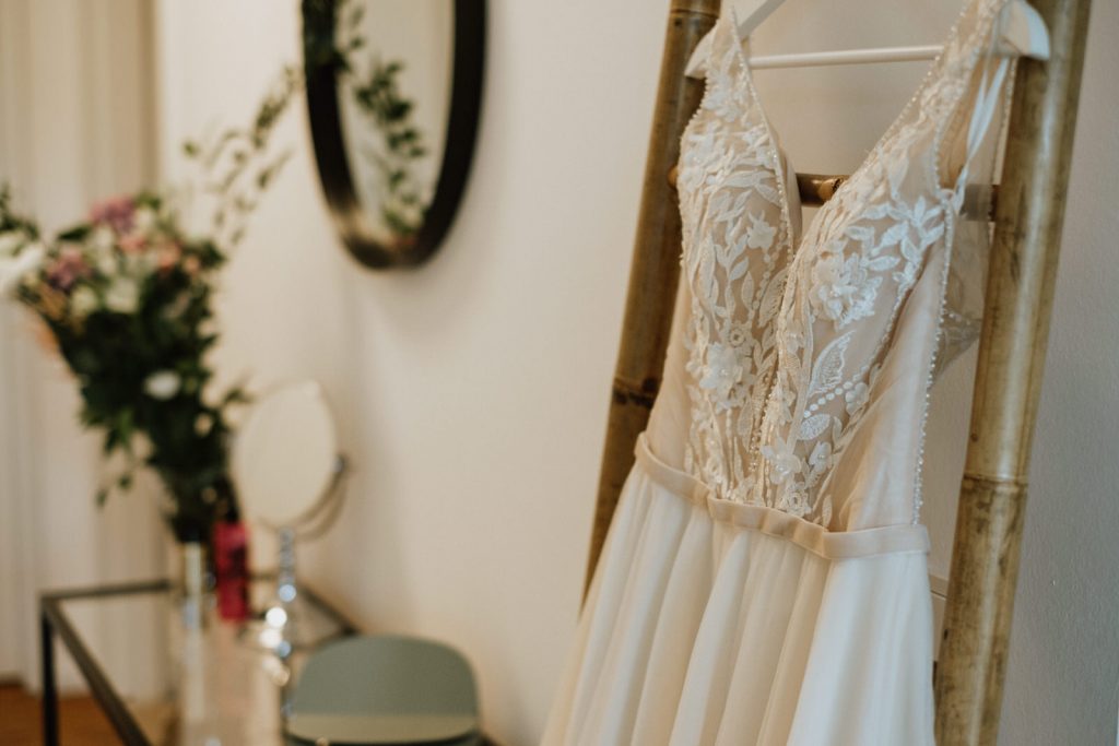 Hochzeitskleid Brautblüte Getting Ready